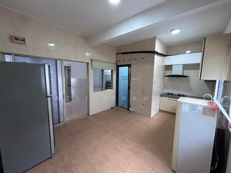 2-storey Terraced House for Sale in TAMAN PUCHONG UTAMA (Puchong) - Azli Ibrahim - Kitchen - PropertyGuru.com.my