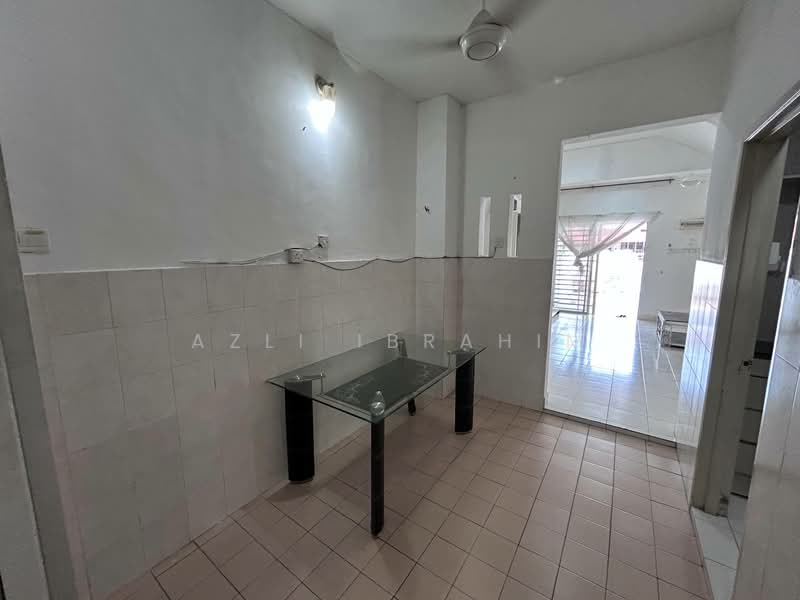 2-storey Terraced House for Sale in TAMAN PUCHONG UTAMA (Puchong) - Azli Ibrahim - Dining Room - PropertyGuru.com.my