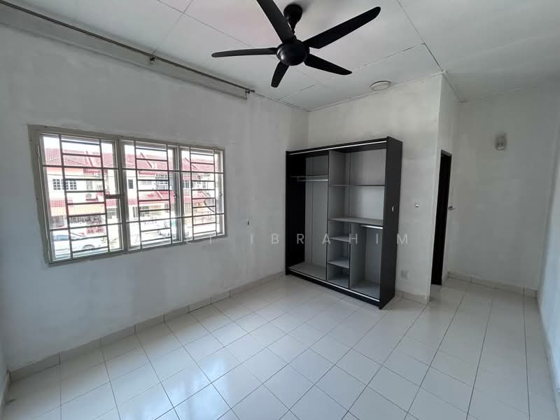 2-storey Terraced House for Sale in TAMAN PUCHONG UTAMA (Puchong) - Azli Ibrahim - Bedroom - PropertyGuru.com.my