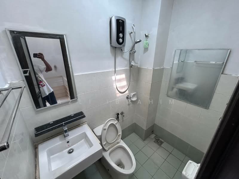 2-storey Terraced House for Sale in TAMAN PUCHONG UTAMA (Puchong) - Azli Ibrahim - Bathroom - PropertyGuru.com.my