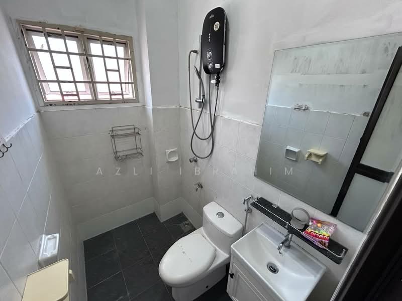 2-storey Terraced House for Sale in TAMAN PUCHONG UTAMA (Puchong) - Azli Ibrahim - Bathroom - PropertyGuru.com.my
