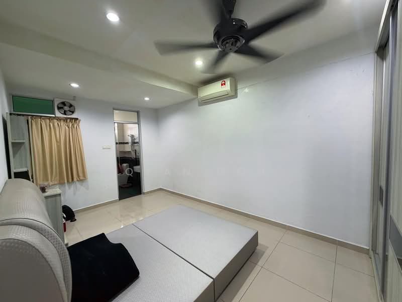 Terraced House for Sale in Island Glades (Jelutong) - Qyan Goh - Bedroom - PropertyGuru.com.my