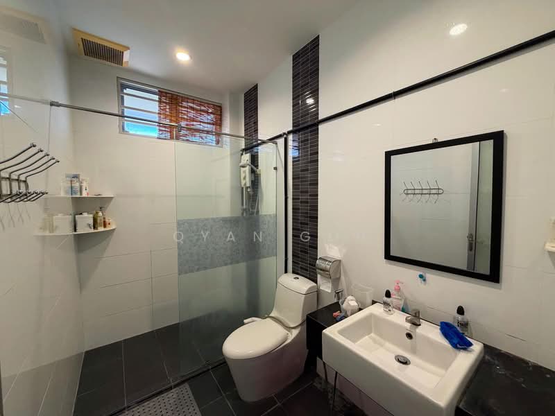 Terraced House for Sale in Island Glades (Jelutong) - Qyan Goh - Bathroom - PropertyGuru.com.my