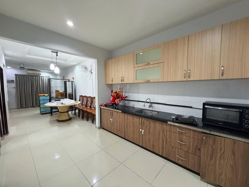 Terraced House for Sale in Island Glades (Jelutong) - Qyan Goh - Kitchen - PropertyGuru.com.my
