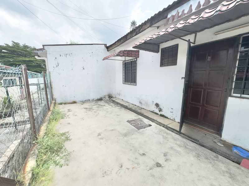 1-storey Terraced House for Sale in Taman Universiti Ss3 (Petaling Jaya) - Ali Idris - Exterior - PropertyGuru.com.my