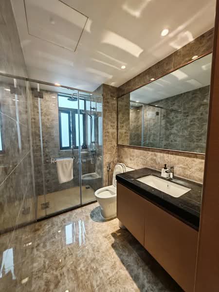 Kondominium untuk Dijual di R&F Princess Cove Phase 2-Seine Region - Real Chew - Bathroom - PropertyGuru.com.my