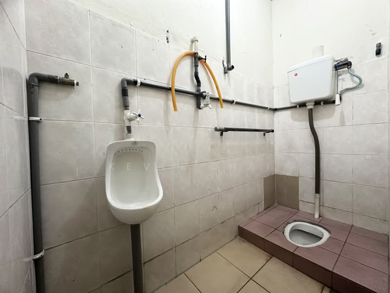 Shop for Rent in Kampar (Perak) - Kevin Chai - Bathroom - PropertyGuru.com.my