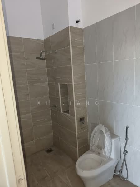 Rumah Kluster untuk Dijual di Iskandar Puteri (Nusajaya) (Johor) - Ah Liang - Bathroom - PropertyGuru.com.my