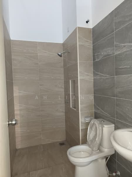 Rumah Kluster untuk Dijual di Iskandar Puteri (Nusajaya) (Johor) - Ah Liang - Bathroom - PropertyGuru.com.my