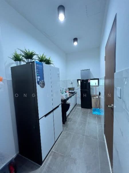 Cluster House for Sale in Taman Impian Emas (Skudai) - Ong Lih Shyan - Kitchen - PropertyGuru.com.my