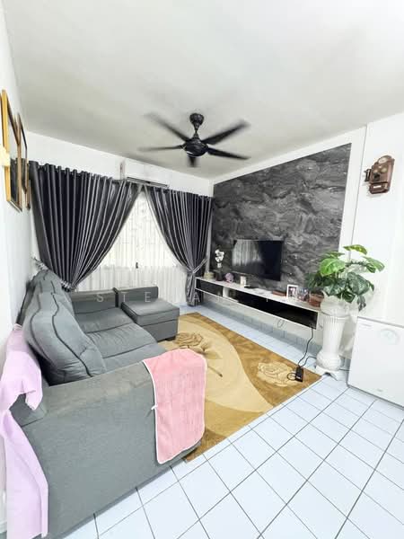 Rumah Flat untuk Dijual di Bandar Baru Permas Jaya - Stefan Yu - Living Room - PropertyGuru.com.my