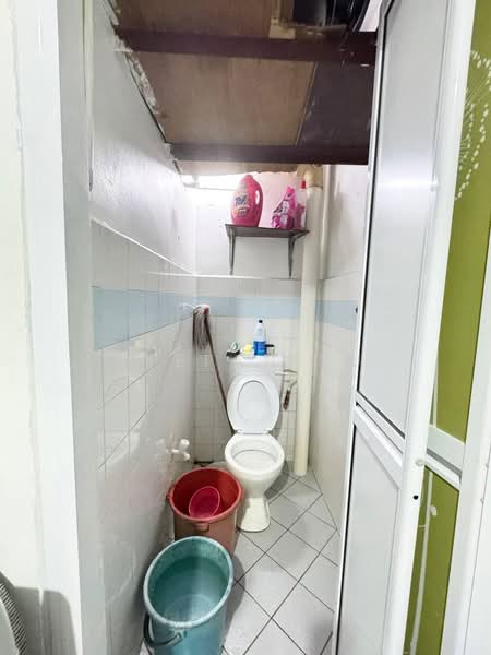 Rumah Flat untuk Dijual di Bandar Baru Permas Jaya - Stefan Yu - Bathroom - PropertyGuru.com.my
