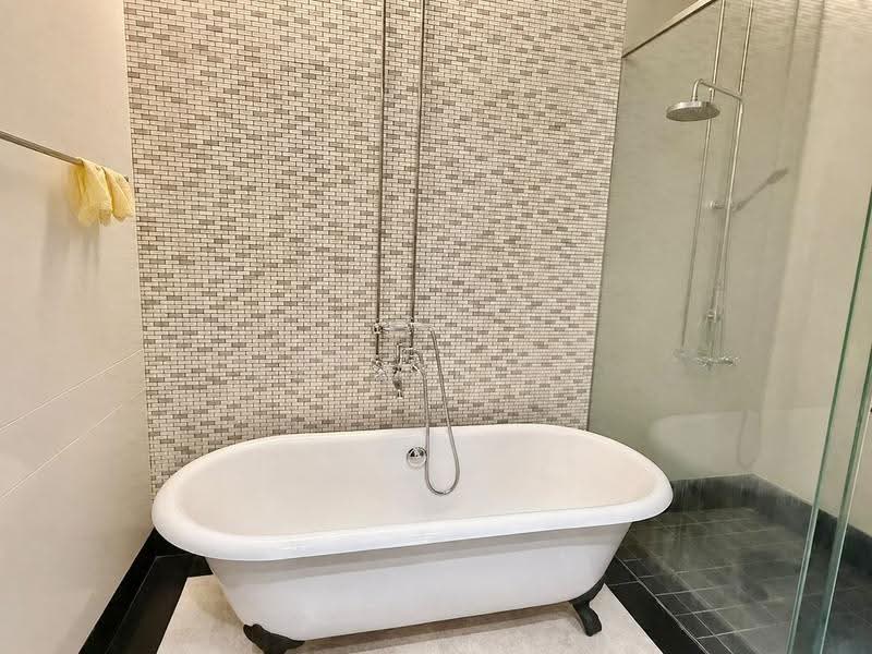 Kondominium untuk Dijual di Quayside Seafront Resort Condominiums - Ertmen Ho - Bathroom - PropertyGuru.com.my
