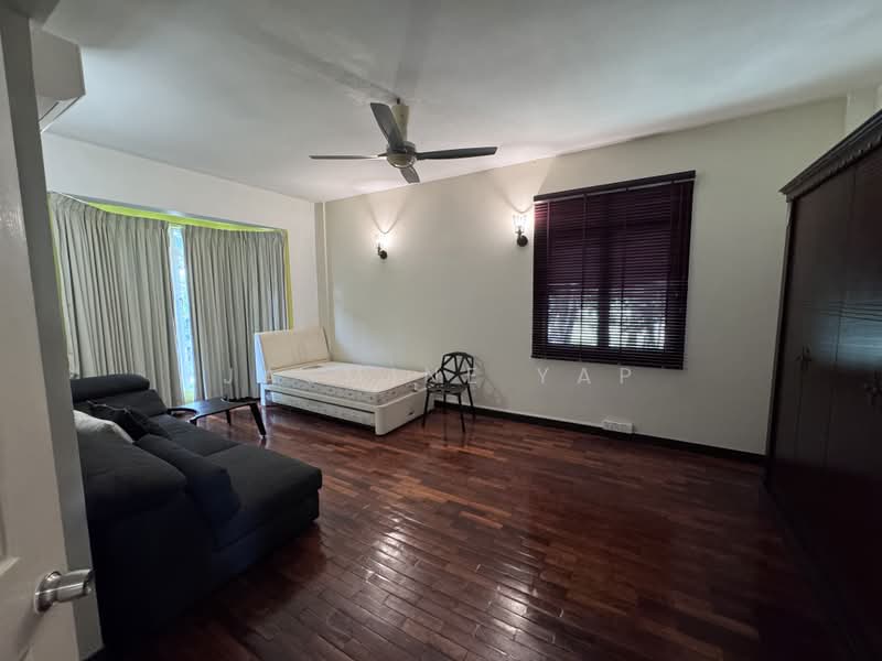 Kondominium untuk Disewa di Bungaraya Condominium - Jasmine Yap - Living Room - PropertyGuru.com.my