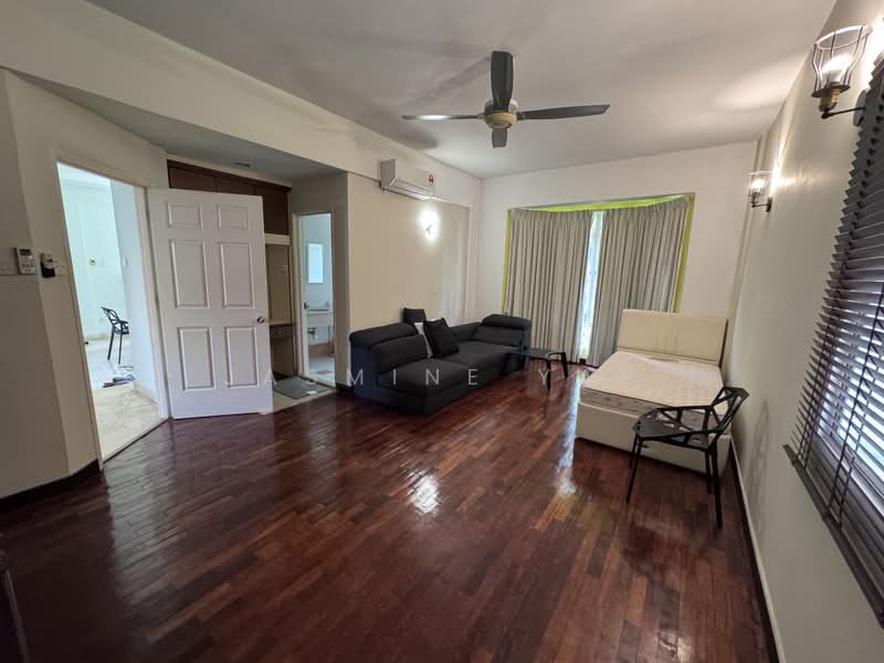 Kondominium untuk Disewa di Bungaraya Condominium - Jasmine Yap - Living Room - PropertyGuru.com.my