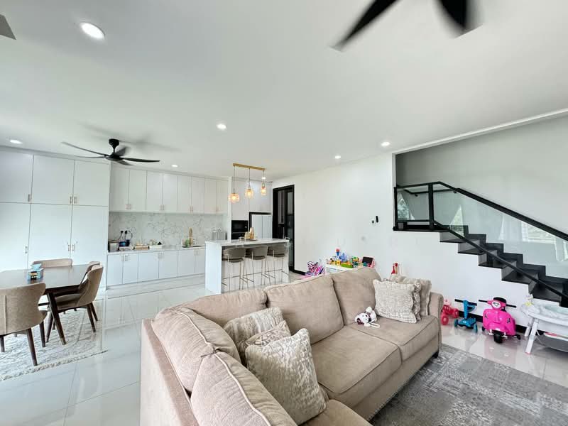 3-storey Terraced House for Sale in Denai Alam (Shah Alam) - Nadia Shukri - Living Room - PropertyGuru.com.my