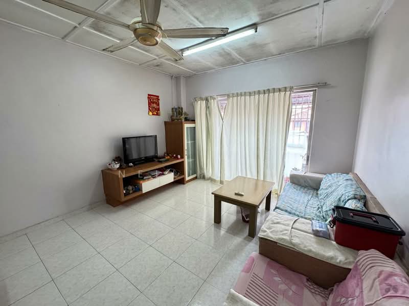 Rumah Flat untuk Dijual di Taman Daya - Jalan Nibong 48 - Nellie Lim - Living Room - PropertyGuru.com.my