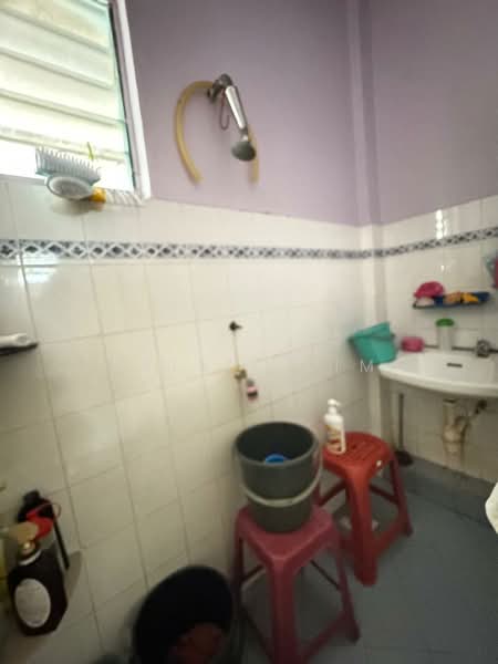 Rumah Flat untuk Dijual di Taman Daya - Jalan Nibong 48 - Nellie Lim - Bathroom - PropertyGuru.com.my