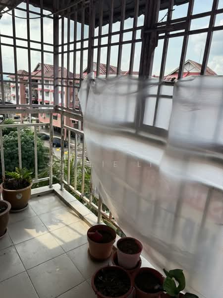 Rumah Flat untuk Dijual di Taman Daya - Jalan Nibong 48 - Nellie Lim - Balcony - PropertyGuru.com.my