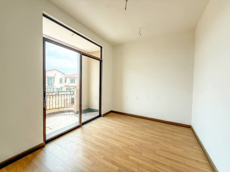 Rumah Teres 3-Tingkat untuk Dijual di Diamond City (Semenyih) - Aqillah Razali - Balcony - PropertyGuru.com.my