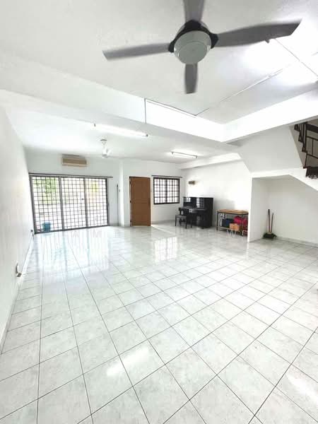 Rumah Teres 2 Tingkat untuk Dijual di Bandar Putra (Kulai) - Amber Hew - Living Room - PropertyGuru.com.my