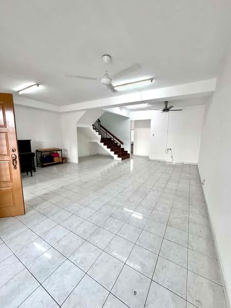Rumah Teres 2 Tingkat untuk Dijual di Bandar Putra (Kulai) - Amber Hew - Living Room - PropertyGuru.com.my