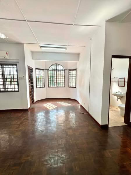 Rumah Teres 2 Tingkat untuk Dijual di Bandar Putra (Kulai) - Amber Hew - Living Room - PropertyGuru.com.my