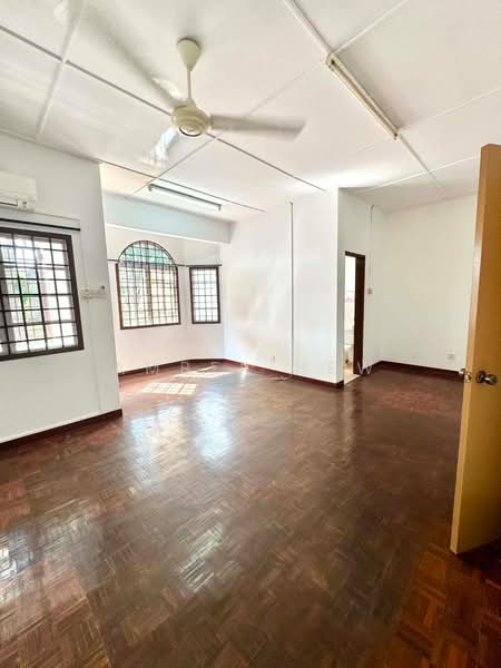 Rumah Teres 2 Tingkat untuk Dijual di Bandar Putra (Kulai) - Amber Hew - Living Room - PropertyGuru.com.my