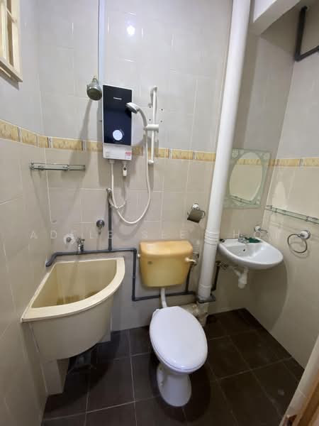 Townhouse for Rent in Raja Uda (Butterworth) - Adele See Thoe - Bathroom - PropertyGuru.com.my