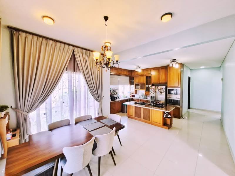 Rumah Banglo untuk Dijual di Kayangan Heights (Shah Alam) - Aimi Mahirah - Dining Room - PropertyGuru.com.my