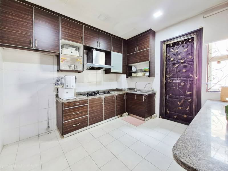 Rumah Banglo untuk Dijual di Kayangan Heights (Shah Alam) - Aimi Mahirah - Kitchen - PropertyGuru.com.my