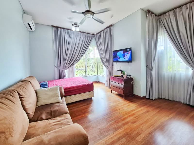 Rumah Banglo untuk Dijual di Kayangan Heights (Shah Alam) - Aimi Mahirah - Living Room - PropertyGuru.com.my