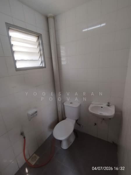 Pangsapuri untuk Dijual di Prima Bayu Apartment - Yogesvaran Poovan - Bathroom - PropertyGuru.com.my