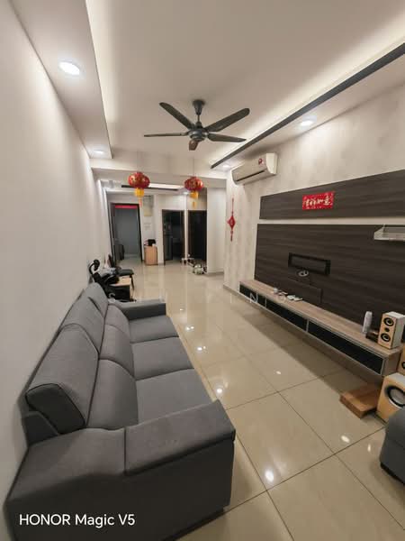 Service Residence for Sale at D'Secret Garden (Pangsapuri Kempas Indah) - Shu Ying - Living Room - PropertyGuru.com.my