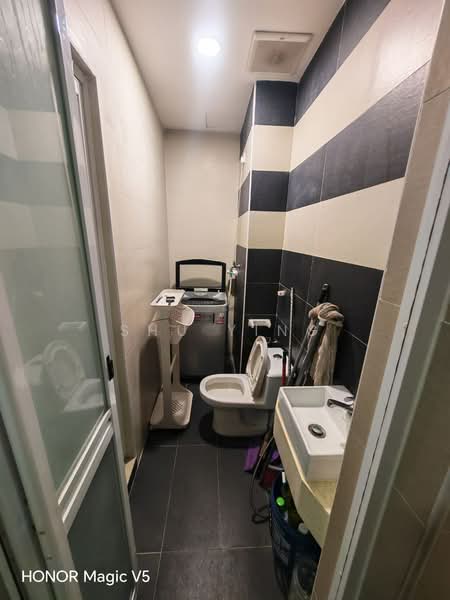 Service Residence for Sale at D'Secret Garden (Pangsapuri Kempas Indah) - Shu Ying - Bathroom - PropertyGuru.com.my