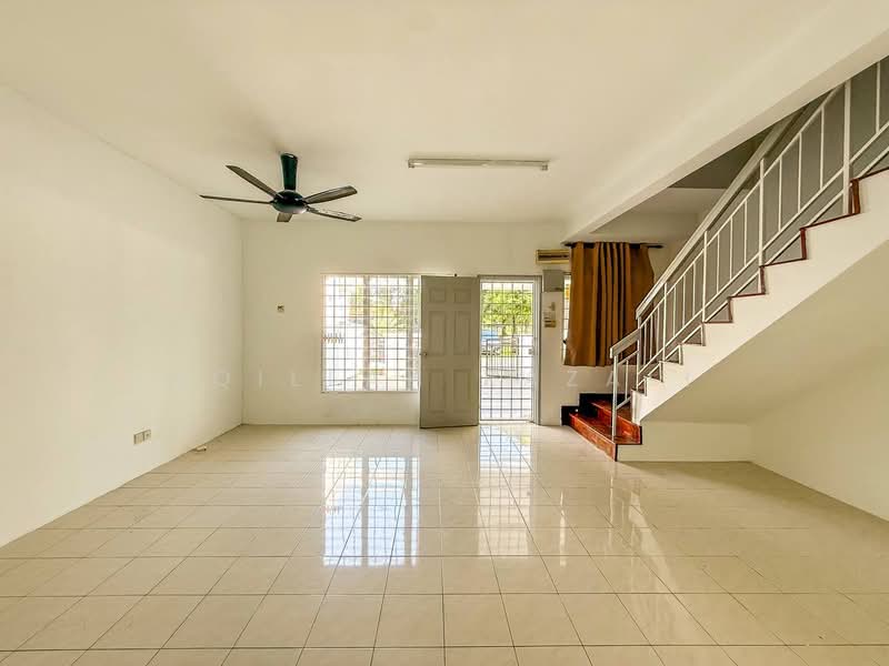 Rumah Teres 2 Tingkat untuk Dijual di Setia Impian (Setia Alam) - Aqillah Razali - Living Room - PropertyGuru.com.my