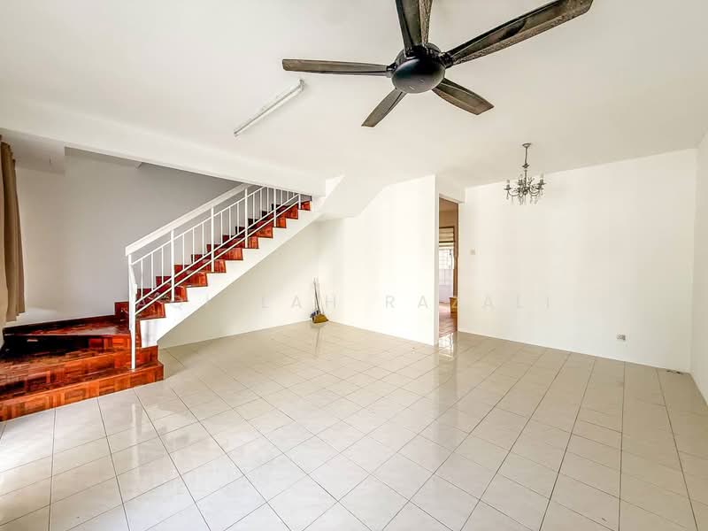 Rumah Teres 2 Tingkat untuk Dijual di Setia Impian (Setia Alam) - Aqillah Razali - Living Room - PropertyGuru.com.my