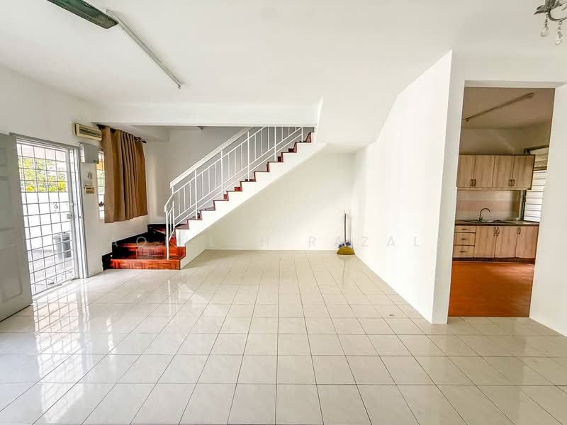 Rumah Teres 2 Tingkat untuk Dijual di Setia Impian (Setia Alam) - Aqillah Razali - Living Room - PropertyGuru.com.my