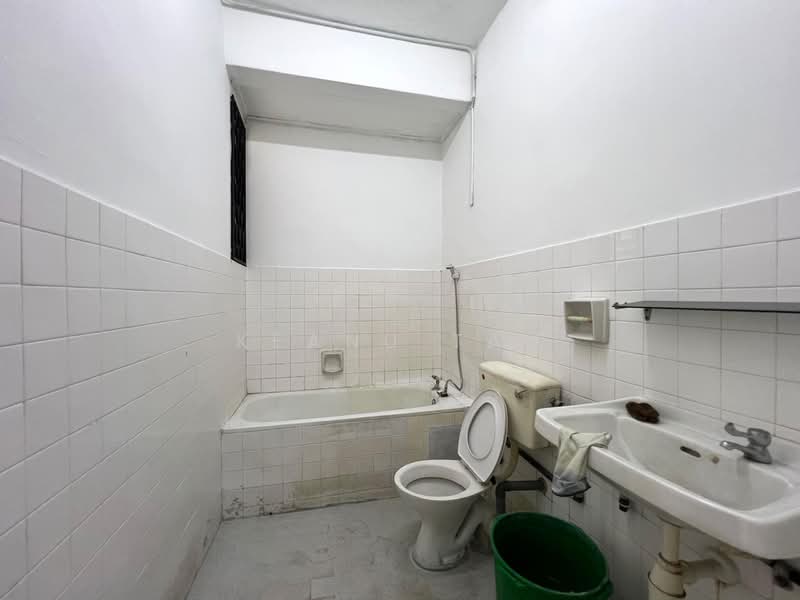 Rumah Teres 2.5 Tingkat untuk Disewa di Taman Kok Lian (Jalan Kuching) - Keanu Tan - Bathroom - PropertyGuru.com.my