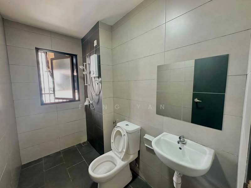 Servis Apartment untuk Disewa di EDUSENTRAL - Fong Yan - Bathroom - PropertyGuru.com.my