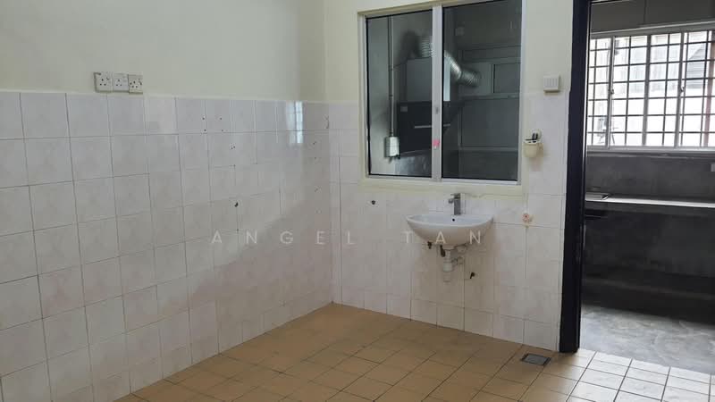Rumah Teres 2 Tingkat untuk Dijual di Taman Lestari Putra (Seri Kembangan) - Angel Tan - Kitchen - PropertyGuru.com.my