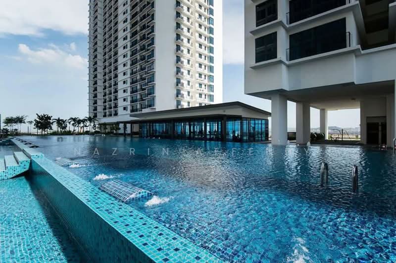Servis Apartment untuk Disewa di Trefoil @ Setia City - Nazrin Affendy - Pool - PropertyGuru.com.my