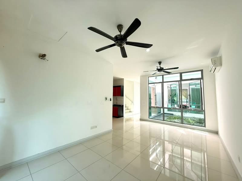 Rumah Teres 2-Tingkat untuk Dijual di Setia Eco Glades (Cyberjaya) - Akmal Adam - Living Room - PropertyGuru.com.my