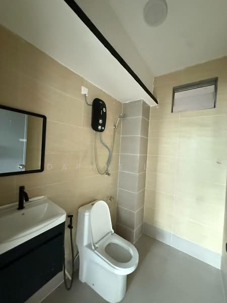Pangsapuri untuk Dijual di Lake View Suites - Daphne Lee - Bathroom - PropertyGuru.com.my