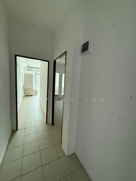Pangsapuri untuk Dijual di Lake View Suites - Daphne Lee - Corridor - PropertyGuru.com.my
