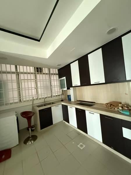 Pangsapuri untuk Dijual di Lake View Suites - Daphne Lee - Kitchen - PropertyGuru.com.my