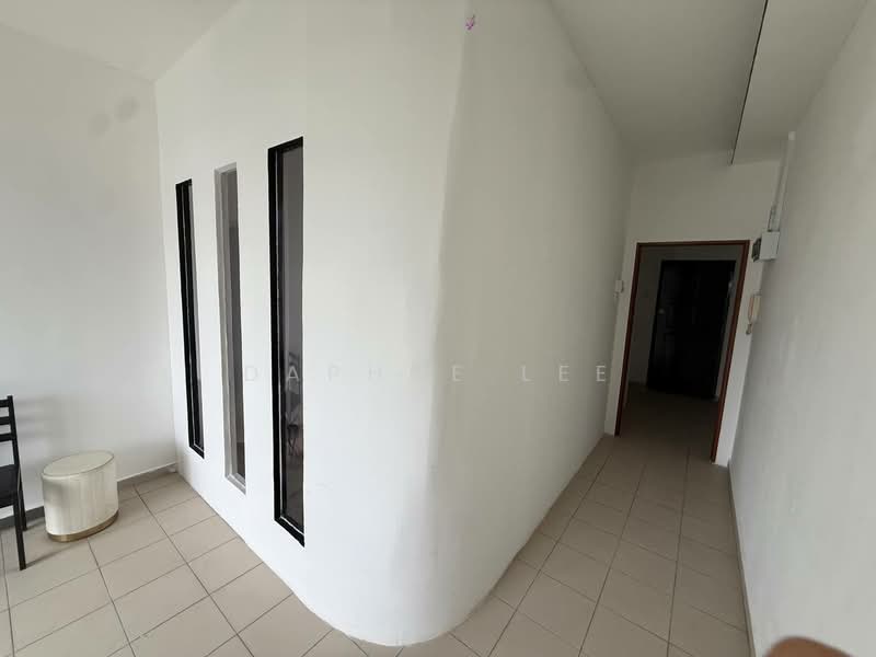 Pangsapuri untuk Dijual di Lake View Suites - Daphne Lee - Corridor - PropertyGuru.com.my