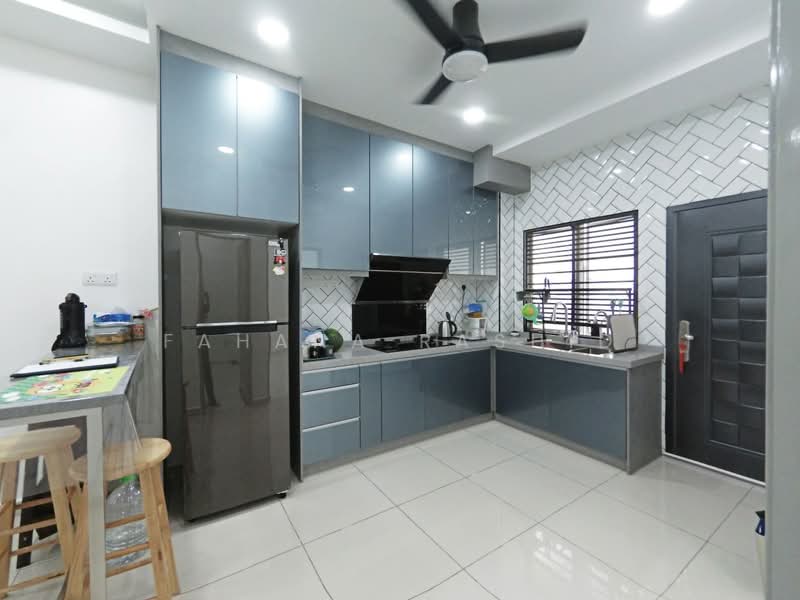 Townhouse for Sale in Bandar Puncak Alam (Puncak Alam) - Fahana Rashid - Kitchen - PropertyGuru.com.my