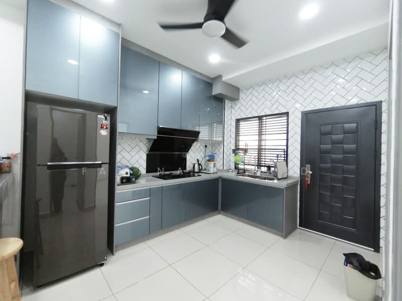 Townhouse for Sale in Bandar Puncak Alam (Puncak Alam) - Fahana Rashid - Kitchen - PropertyGuru.com.my