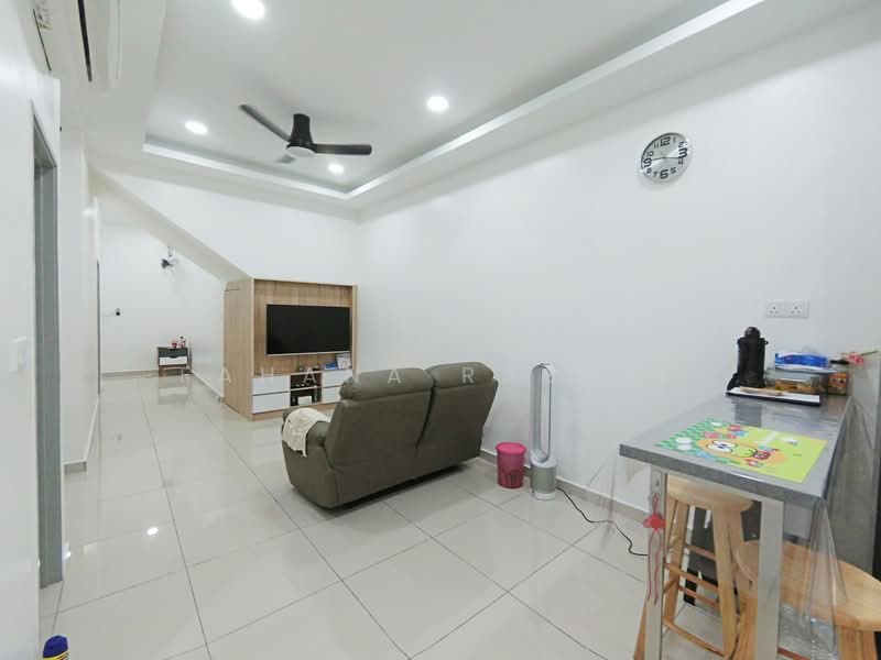 Townhouse for Sale in Bandar Puncak Alam (Puncak Alam) - Fahana Rashid - Living Room - PropertyGuru.com.my